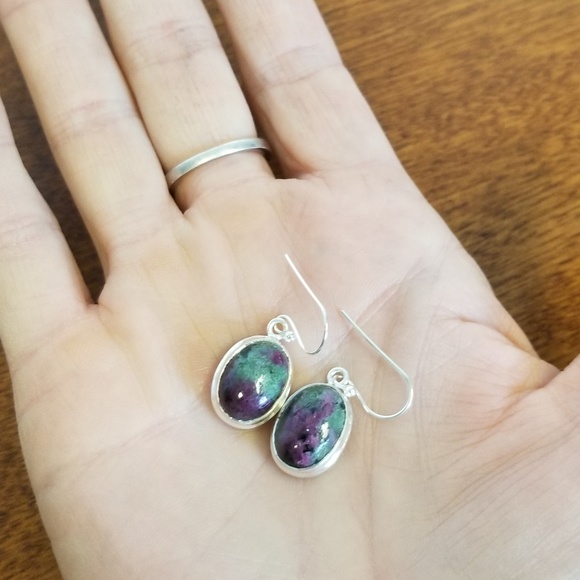 Sterling silver oval ruby zoisite dangle earrings - Picture 4 of 7